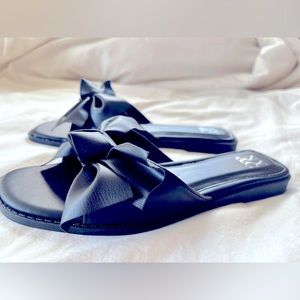 NY&Co Corinne Sliders, Black: BRAND NEW